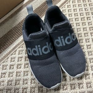 Kids Adidas black sneaker shoes size 13 1/2